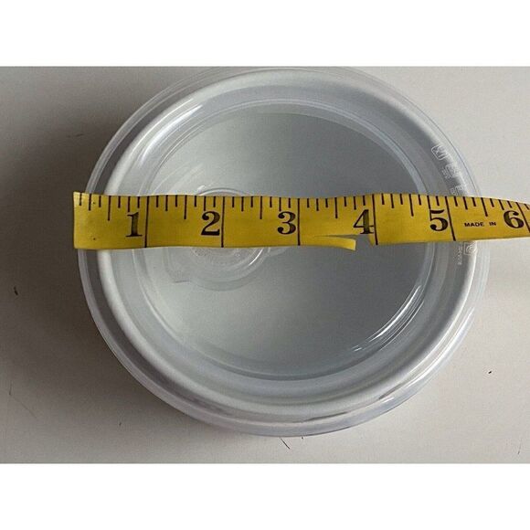 Hello Kitty Christmas Pressure Lid Ceramic Food Storage Bowl Container Small NEW - Picture 9 of 10